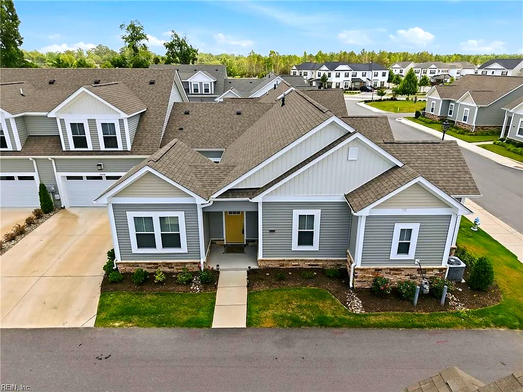 1008 Paragon Way #B, Suffolk — photo