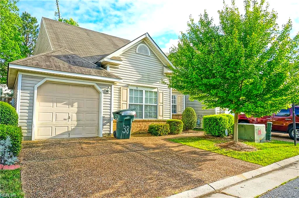 38 Angelia Way, Hampton — photo