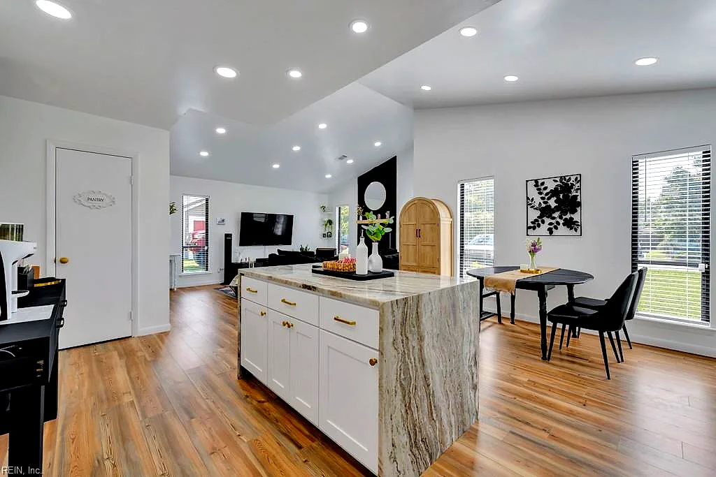 1425 Oak Knoll Ct, Virginia Beach — photo