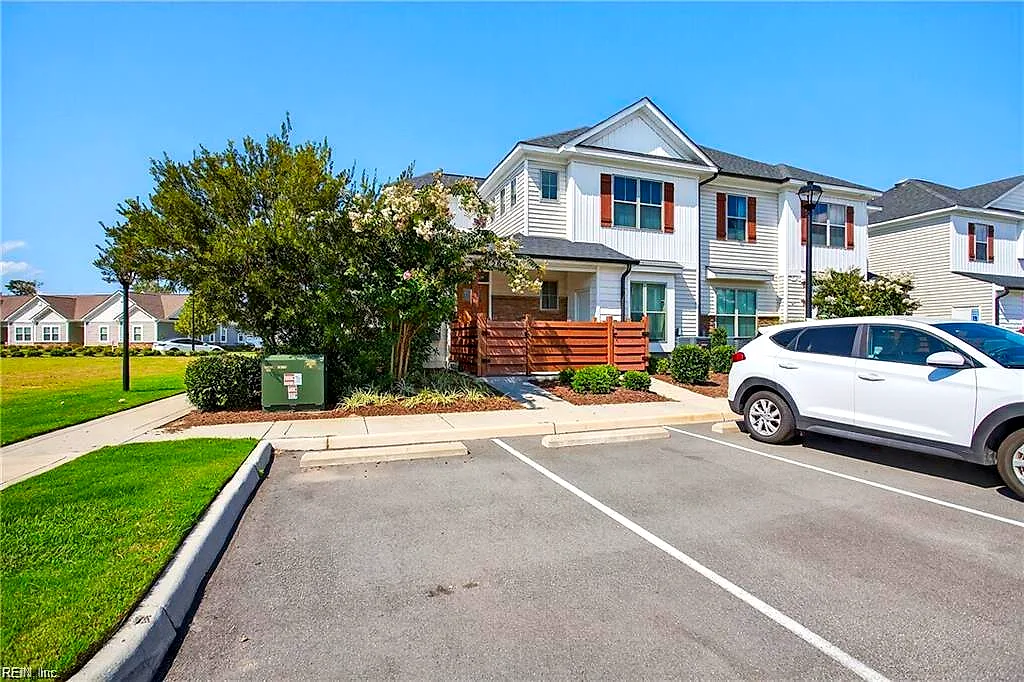 1204 Union Pacific Way, Suffolk — photo