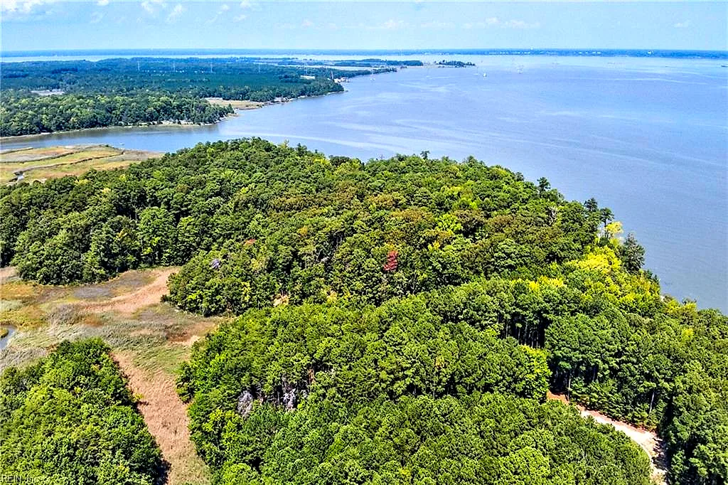 270 Lawnes Neck Dr, Smithfield — photo