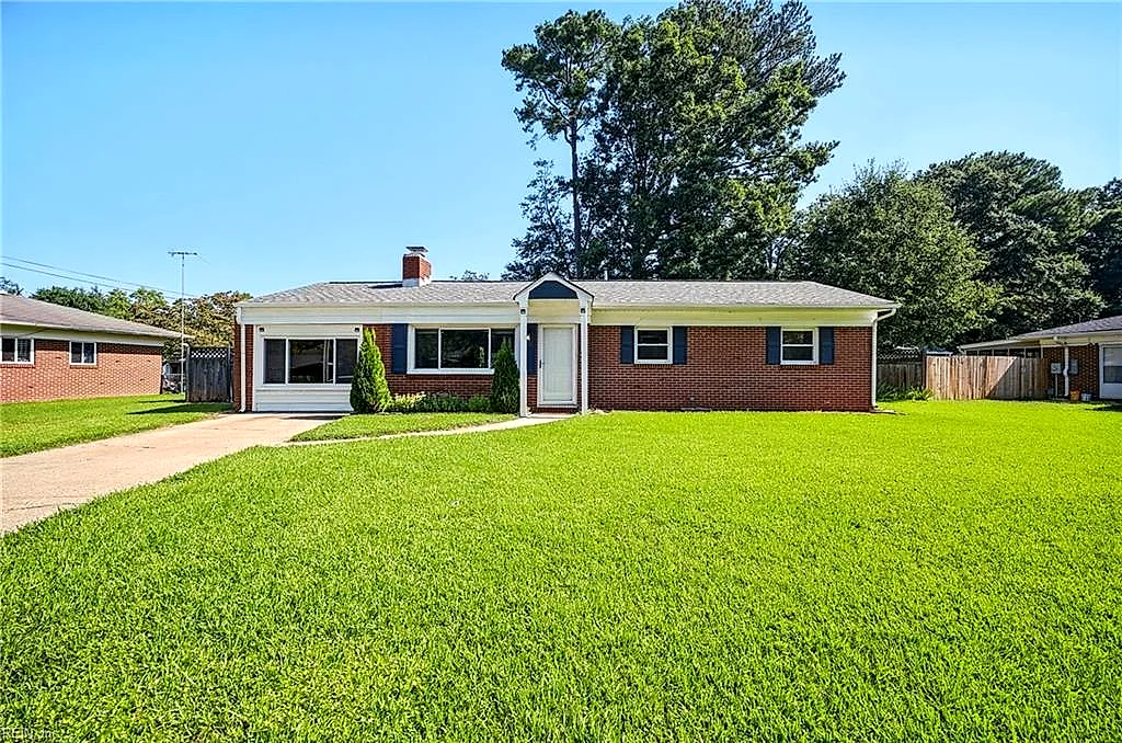 313 Sparrow RD, CHESAPEAKE VA 23325