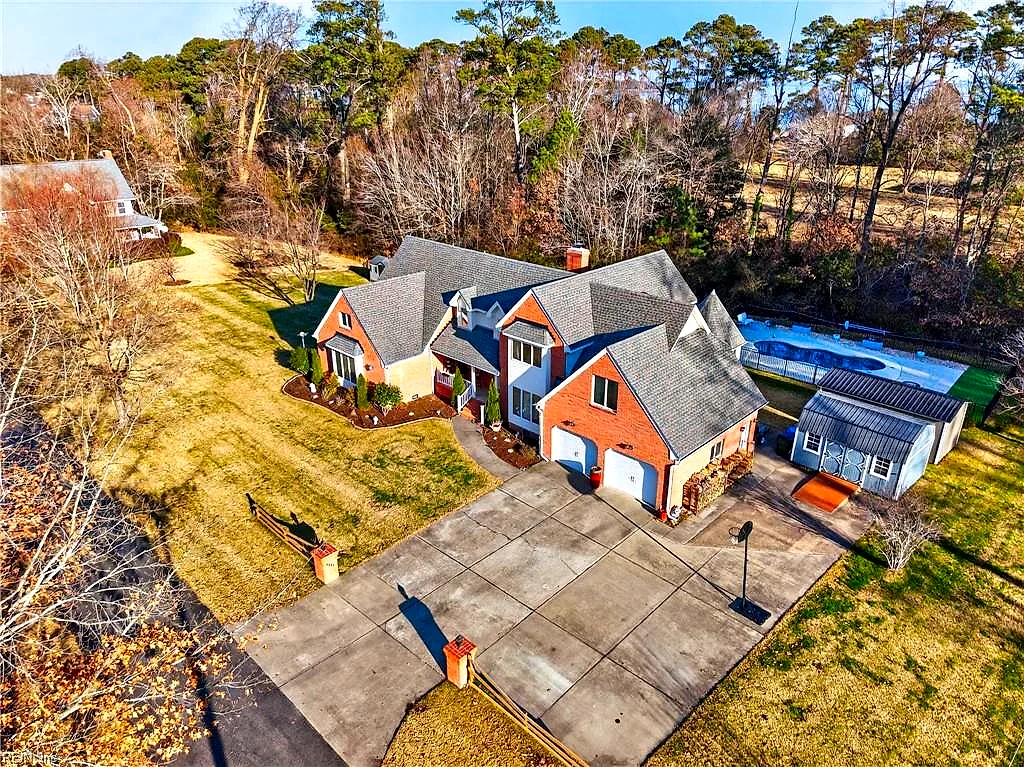 9327 Rivershore DR, SUFFOLK VA 23433
