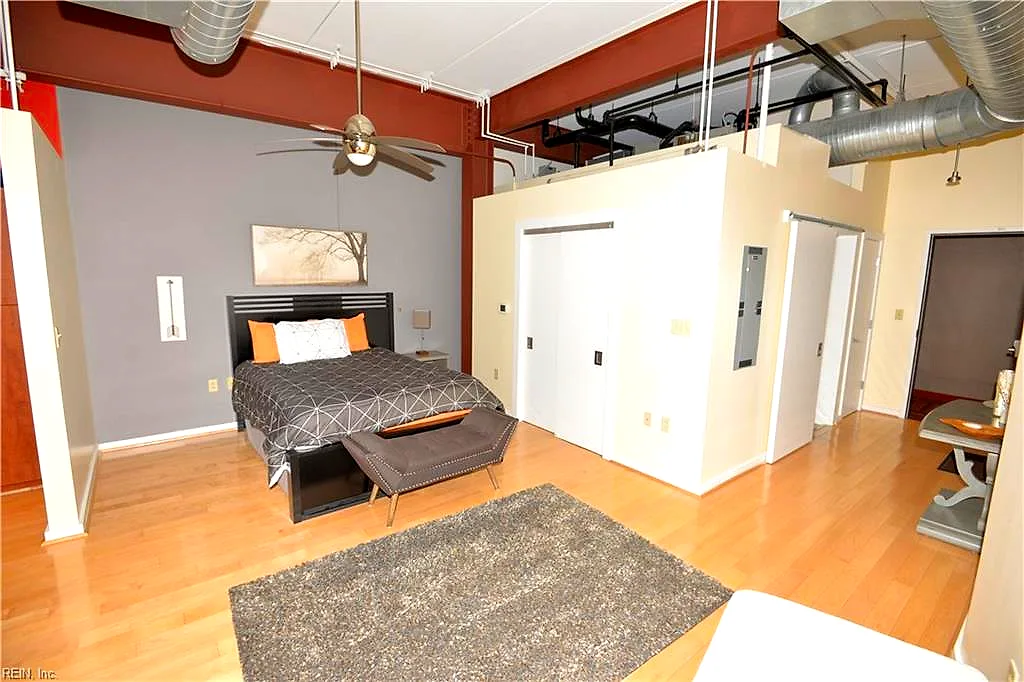 221 Market St #320, Virginia Beach — photo