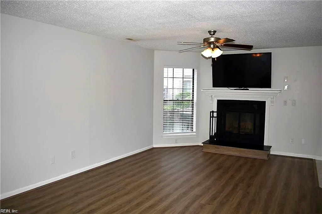 413 Harbour Pt #102, Virginia Beach — photo