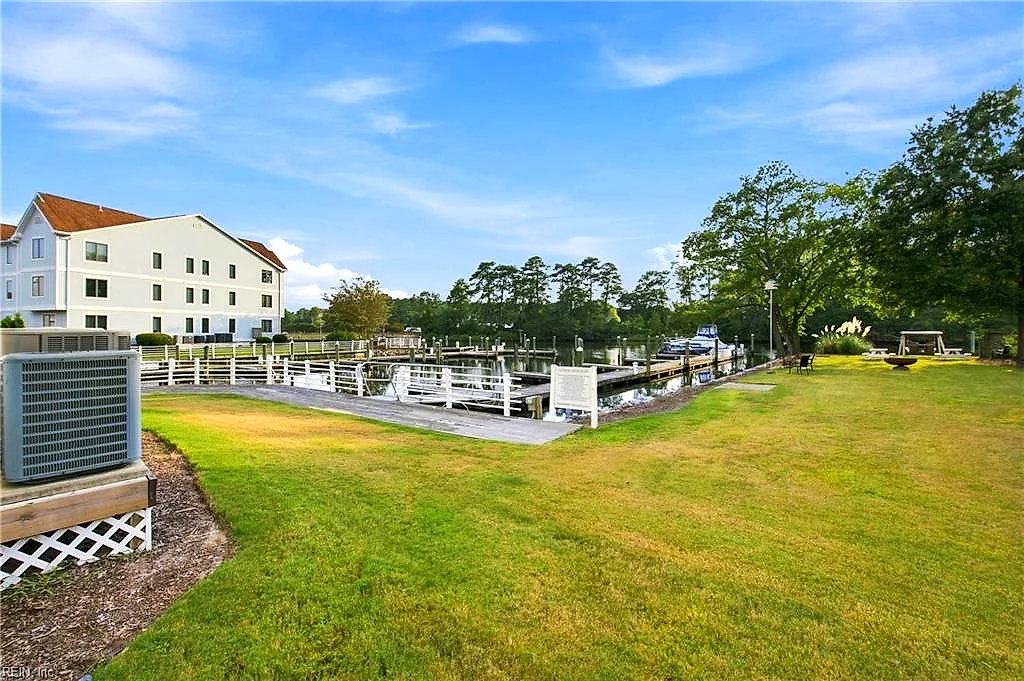 5 Harbor Watch DR #405, CHESAPEAKE VA 23320