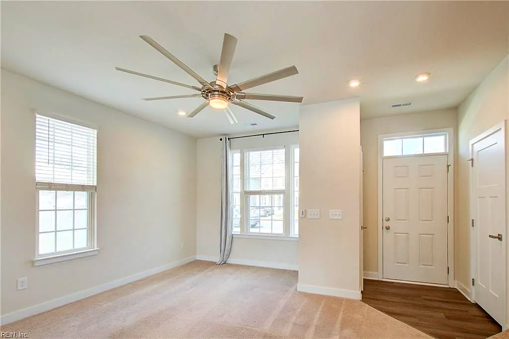 255 Goldenstar Ln, Portsmouth — photo