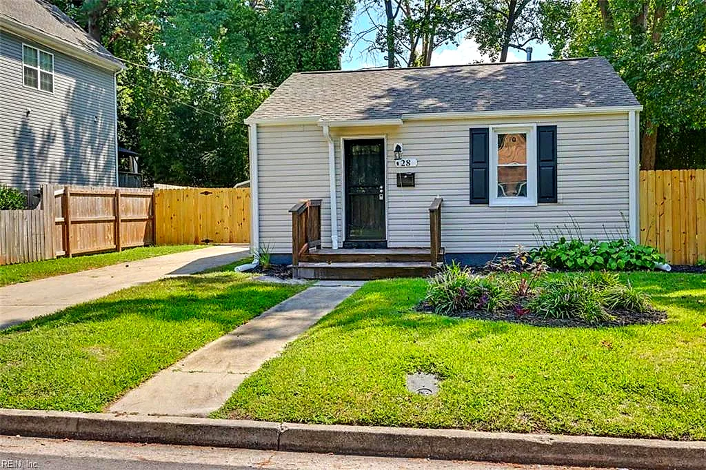 28 Pollux CIR W, PORTSMOUTH VA 23701