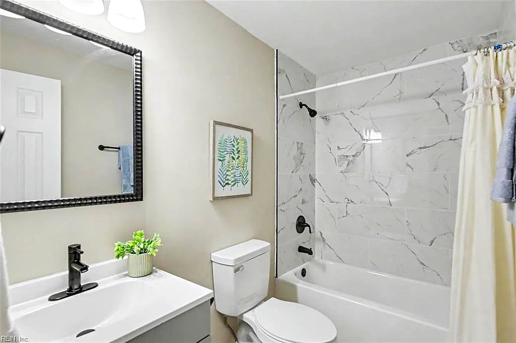 28 Pollux Cir W, Portsmouth — photo