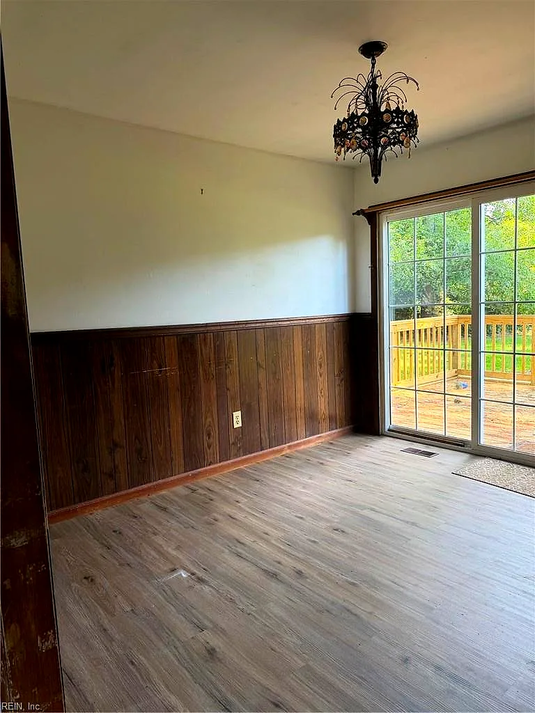 2703 Woodford Ave, Hayes — photo