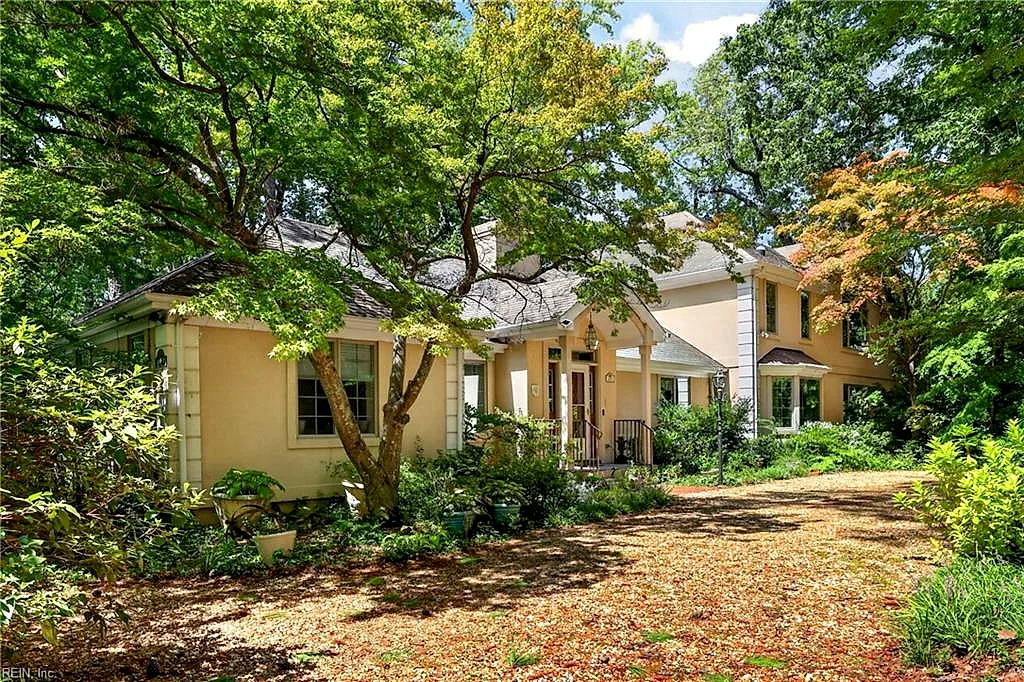 800 Linkhorn DR, VIRGINIA BEACH VA 23451