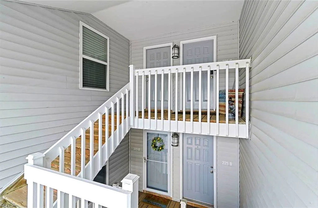 223 Island Cove Ct #C, Hampton — photo