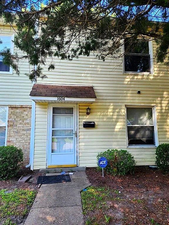 1604 Darren Cir, Portsmouth — photo