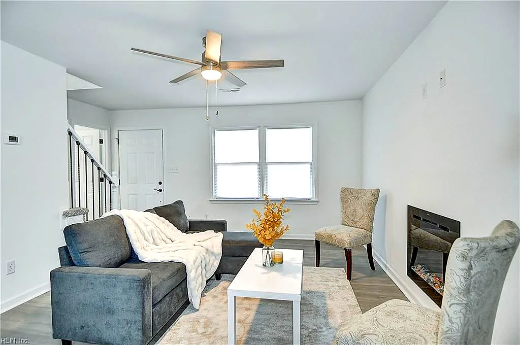13 N Lake Loop, Hampton — photo