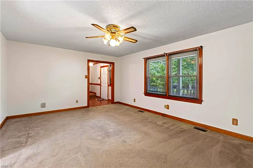 131 Holloway Dr Dr, Smithfield — photo