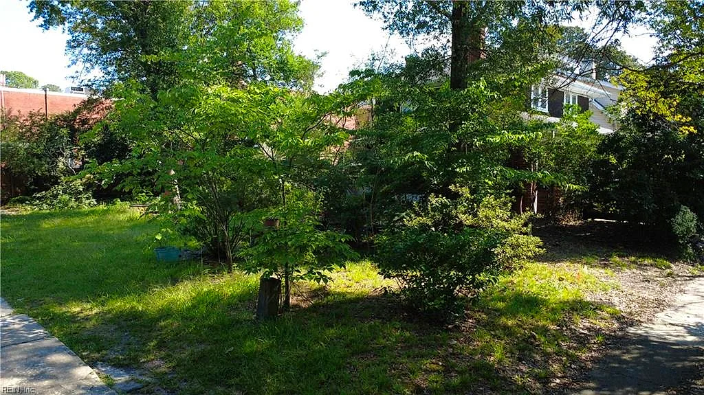 1142 Larchmont Cres, Norfolk — photo