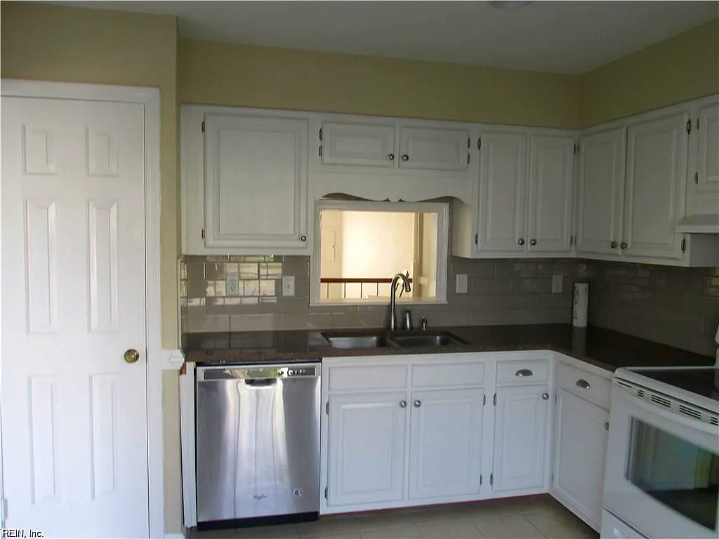4701 Woods Edge Rd, Virginia Beach — photo