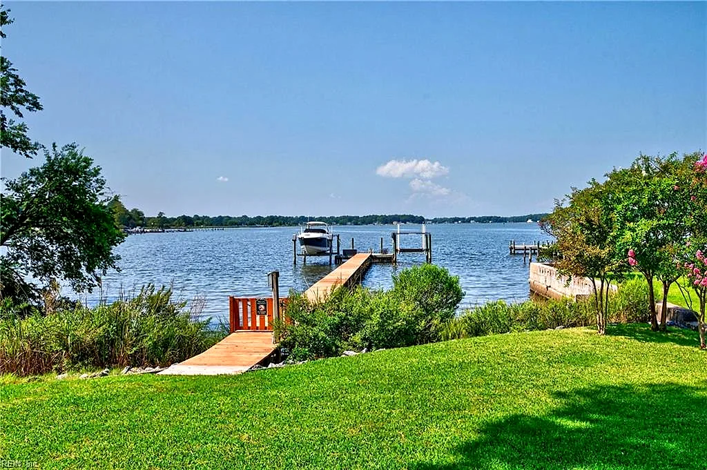 455 Riverside Dr, Portsmouth — photo