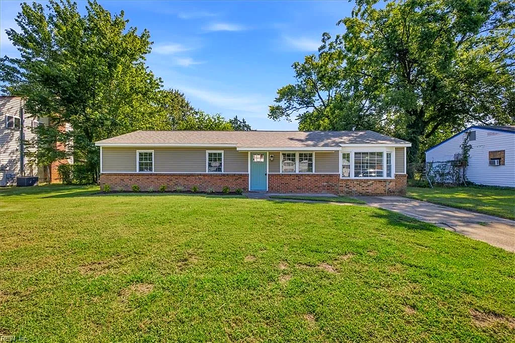 1121 Sir Gawaine DR, CHESAPEAKE VA 23323