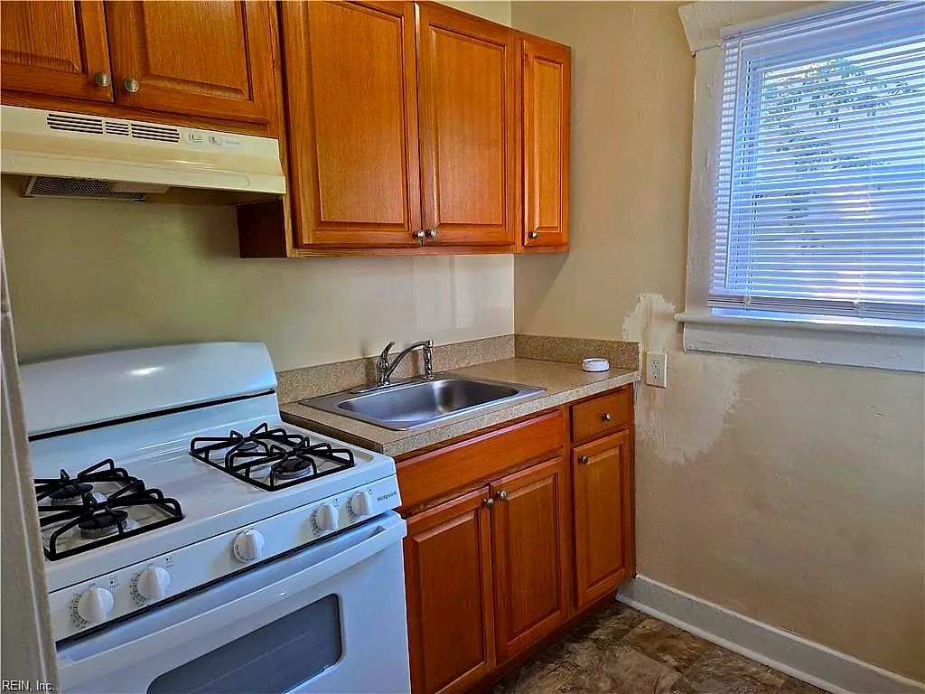 3315 Clark Cir, Norfolk — photo