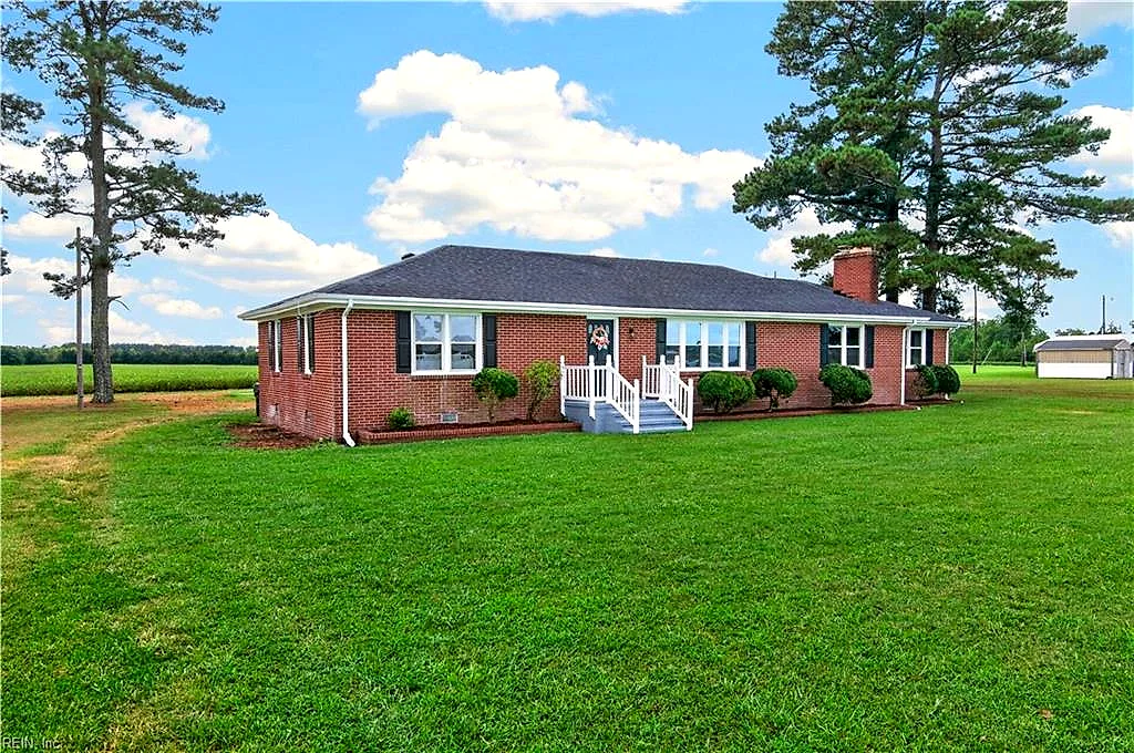 8469 Gates Rd, Suffolk — photo
