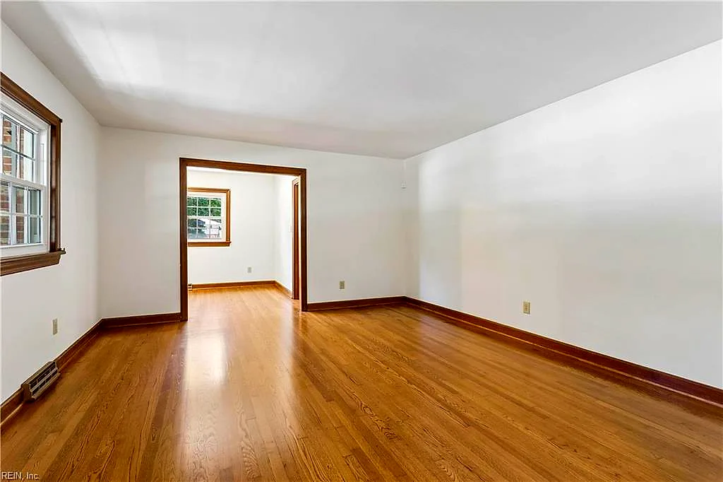1667 Neptune Dr, Hampton — photo