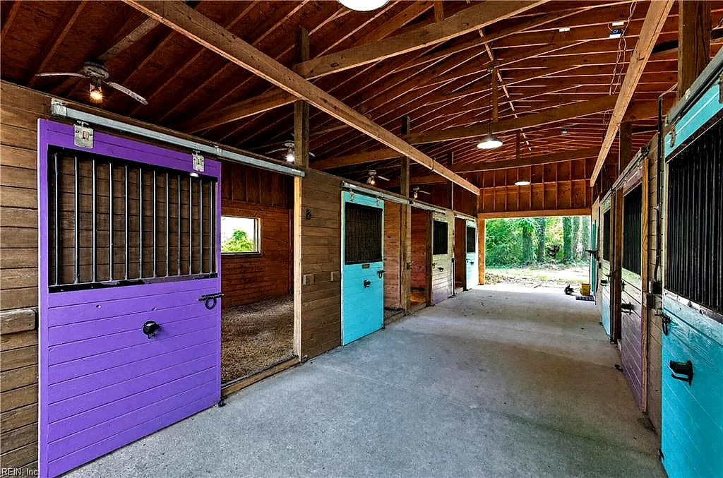 6515 Ark Rd, Gloucester — photo