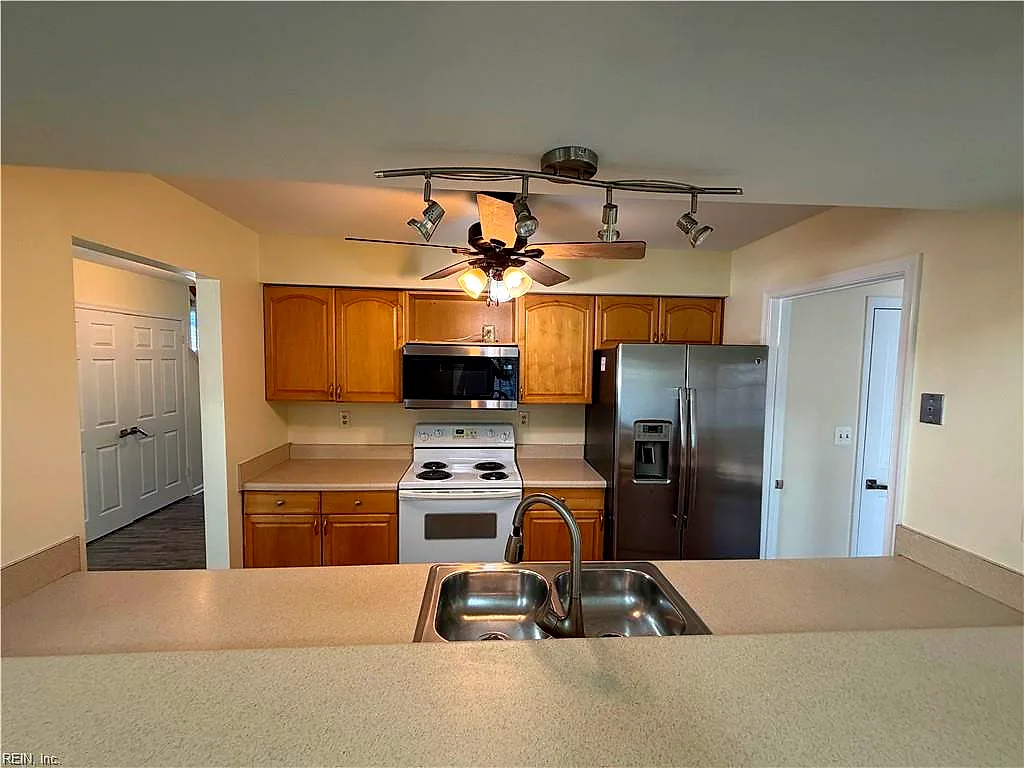 1605 Hathern Ct, Virginia Beach — photo