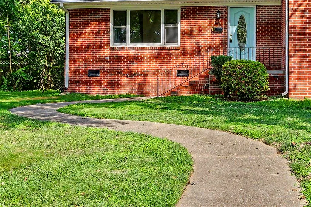 8 Riverdale Dr, Hampton — photo
