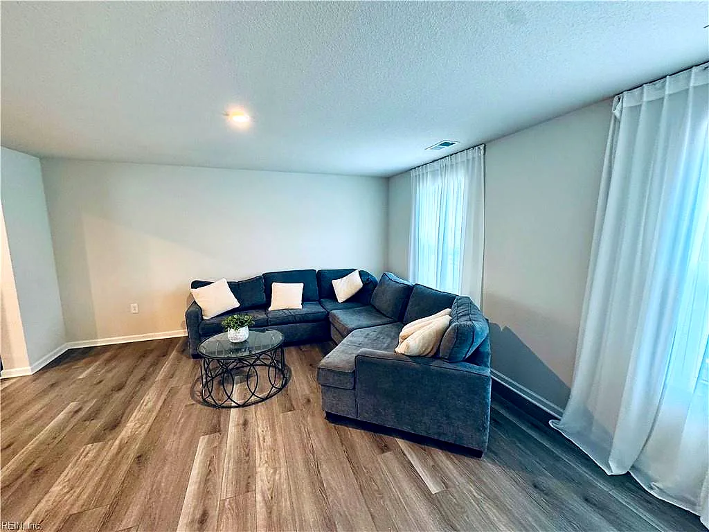 15 Clara Ct, Suffolk — photo
