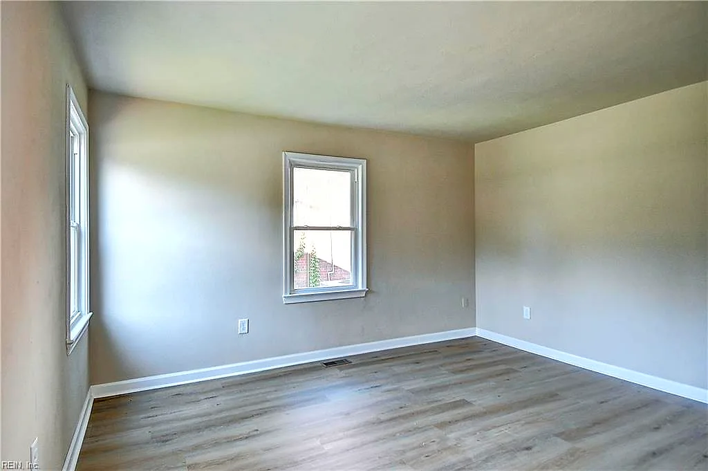 132 Cherry St, Norfolk — photo