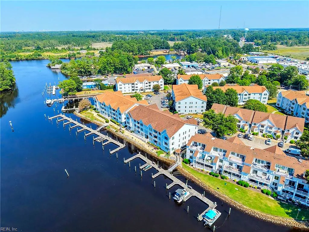 7 Harbor Watch Dr #221, Chesapeake — photo