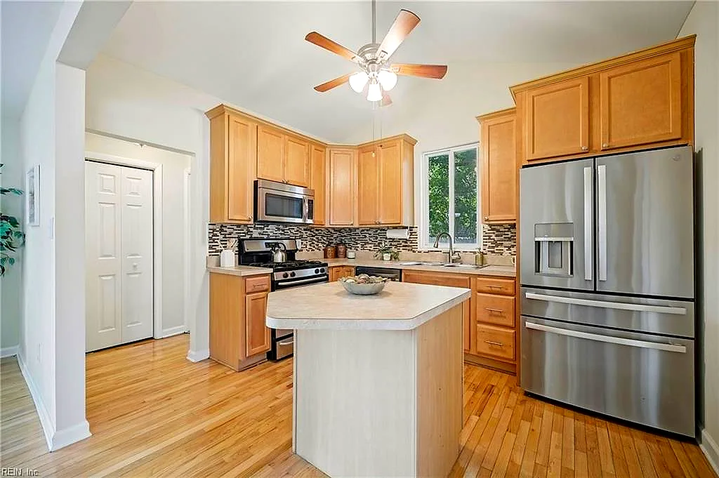 805 Aragona Blvd, Virginia Beach — photo