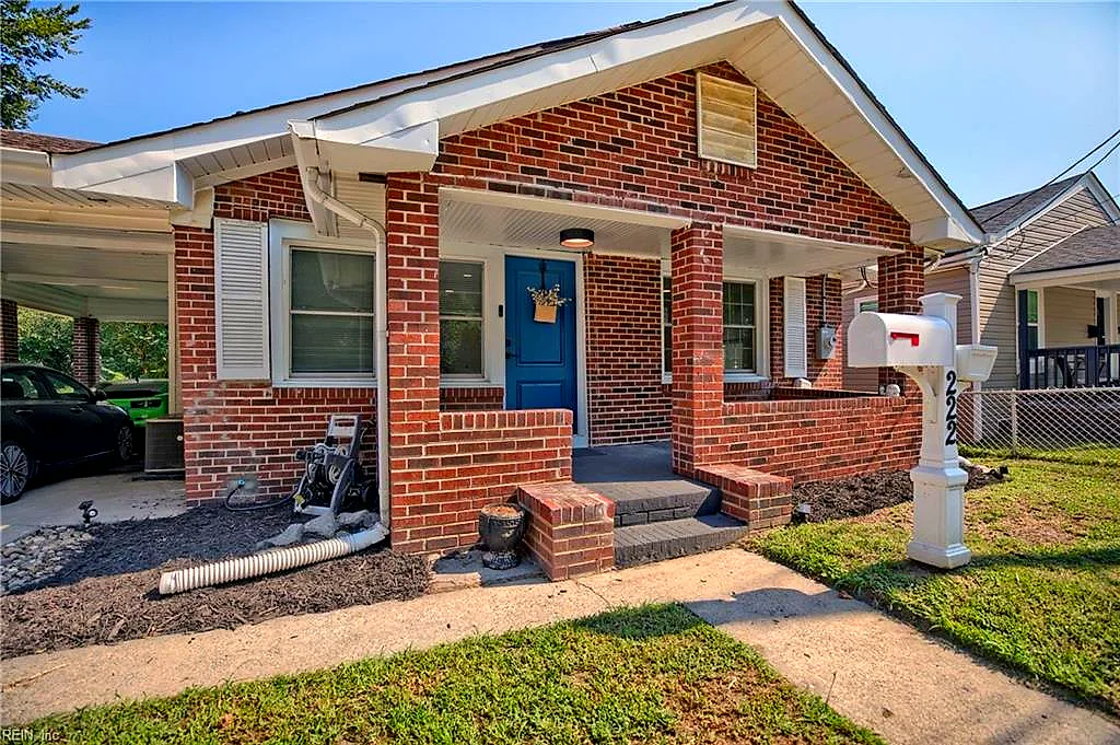 222 Columbus Ave, Suffolk — photo
