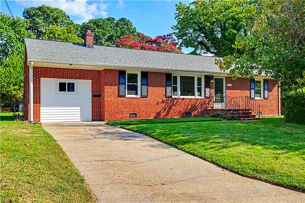 108 Hermitage RD, NEWPORT NEWS VA 23606