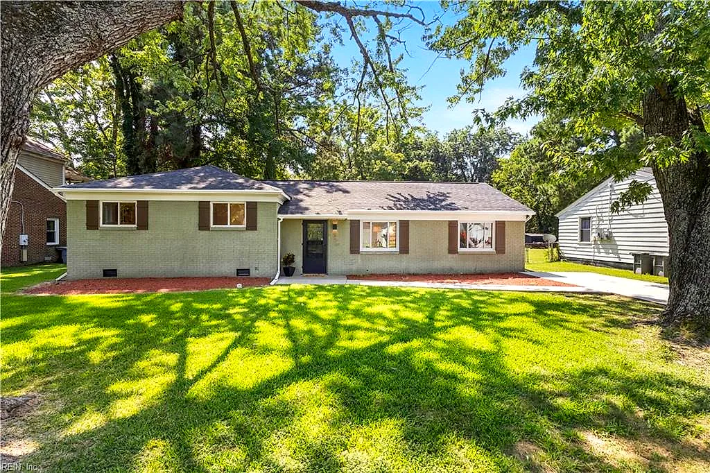 5 Pine LN, HAMPTON VA 23664