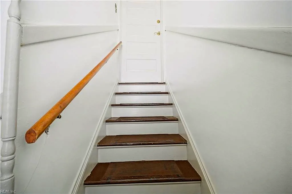 931 Jamestown Cres, Norfolk — photo