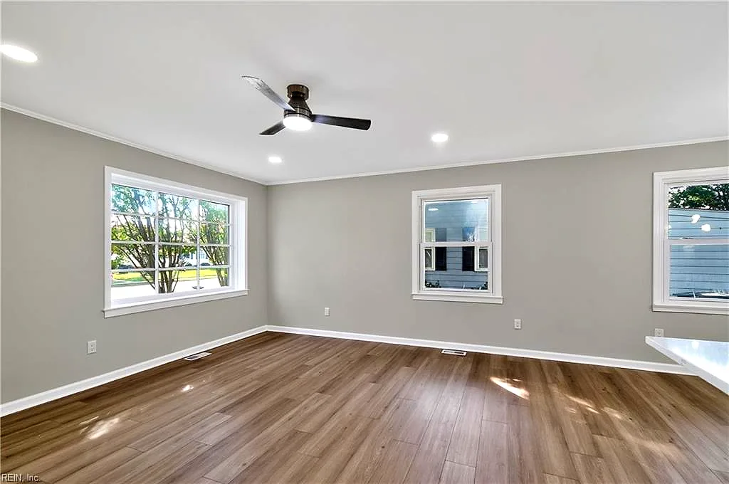 215 Courtney Dr, Hampton — photo