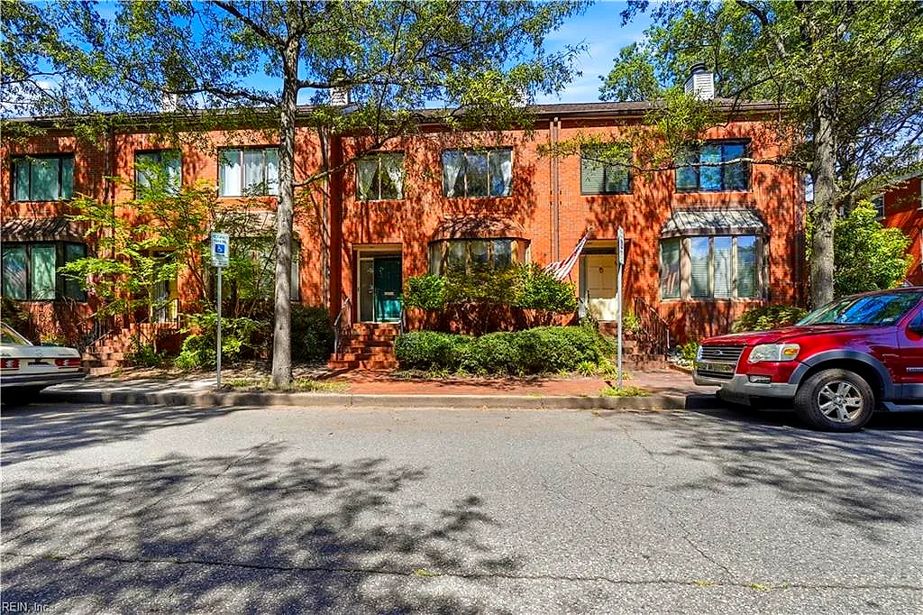 332 College PL, NORFOLK VA 23510