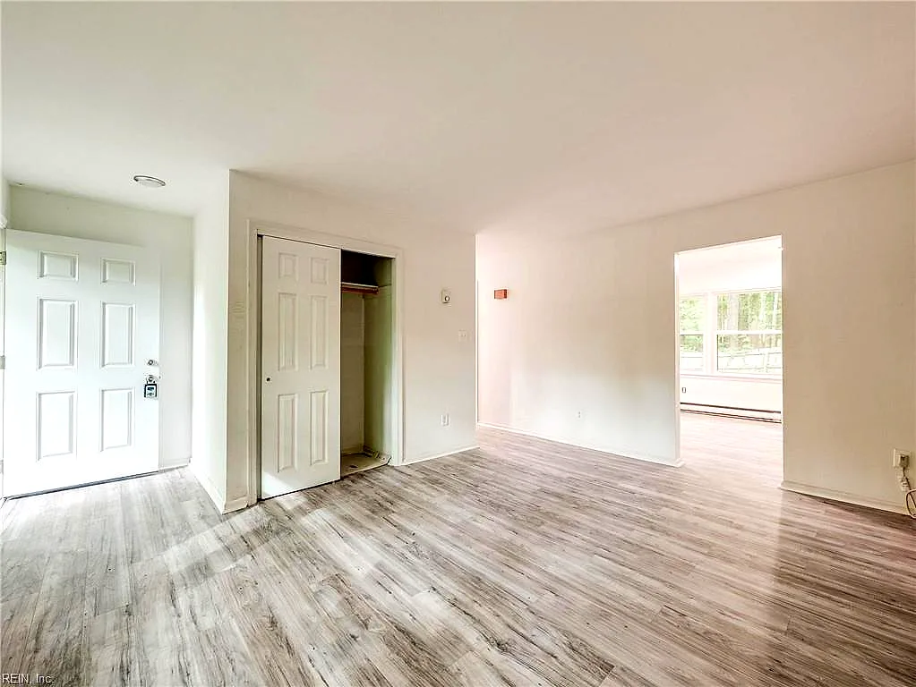 604 E Woodland DR, YORKTOWN VA 23692
