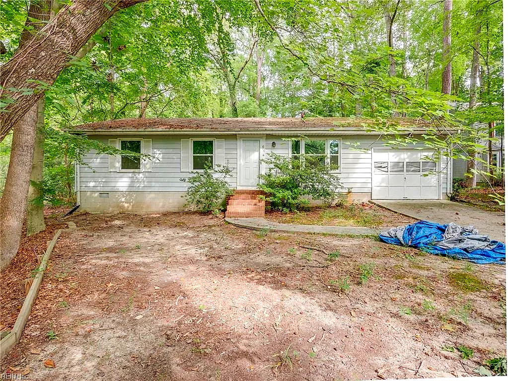 604 E Woodland Dr, Yorktown — photo