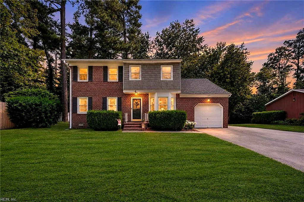 4 Hansom DR, POQUOSON VA 23662