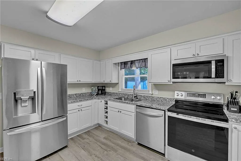 4 Hansom Dr, Poquoson — photo