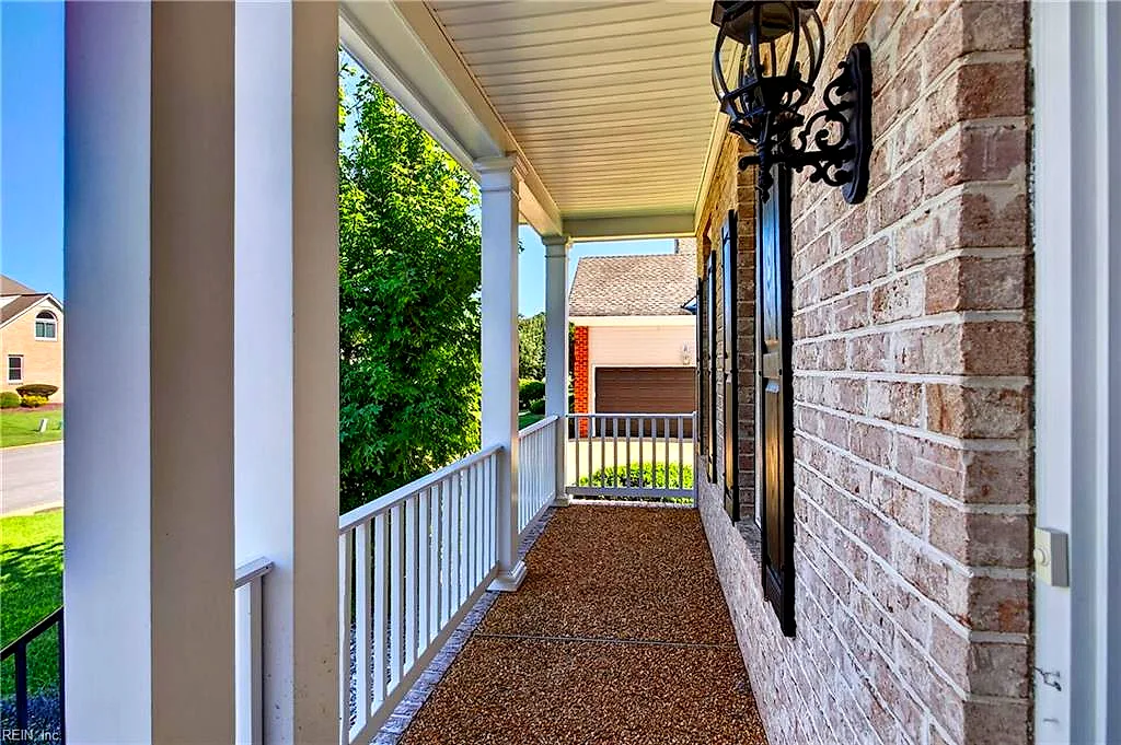 411 Honeysuckle Ln, Yorktown — photo