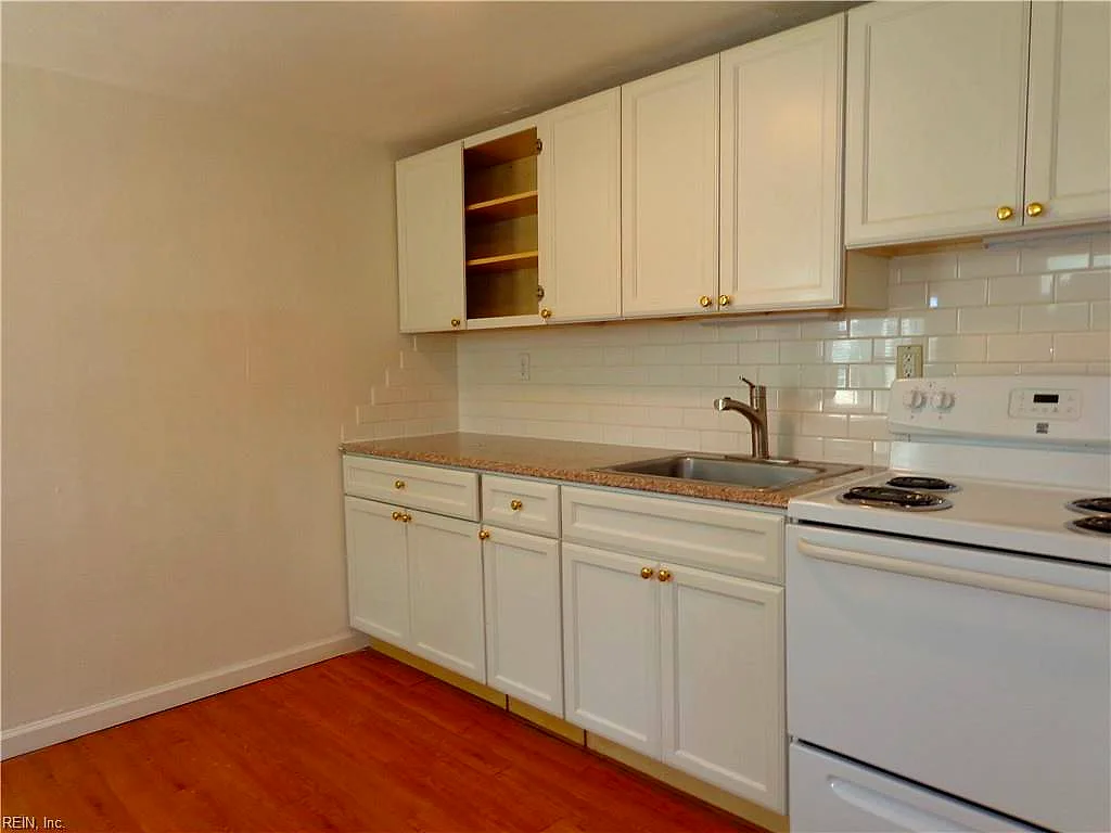 2020 E Ocean View Ave #7, Norfolk — photo