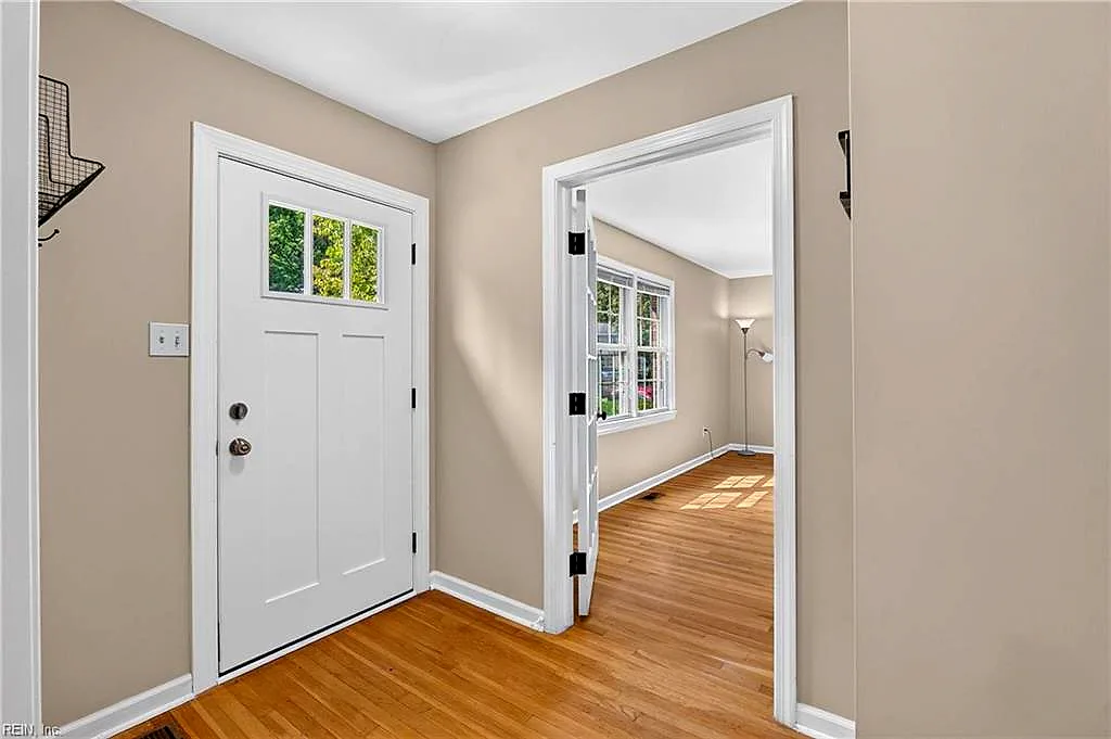 607 Beacon Ct, Newport News — photo