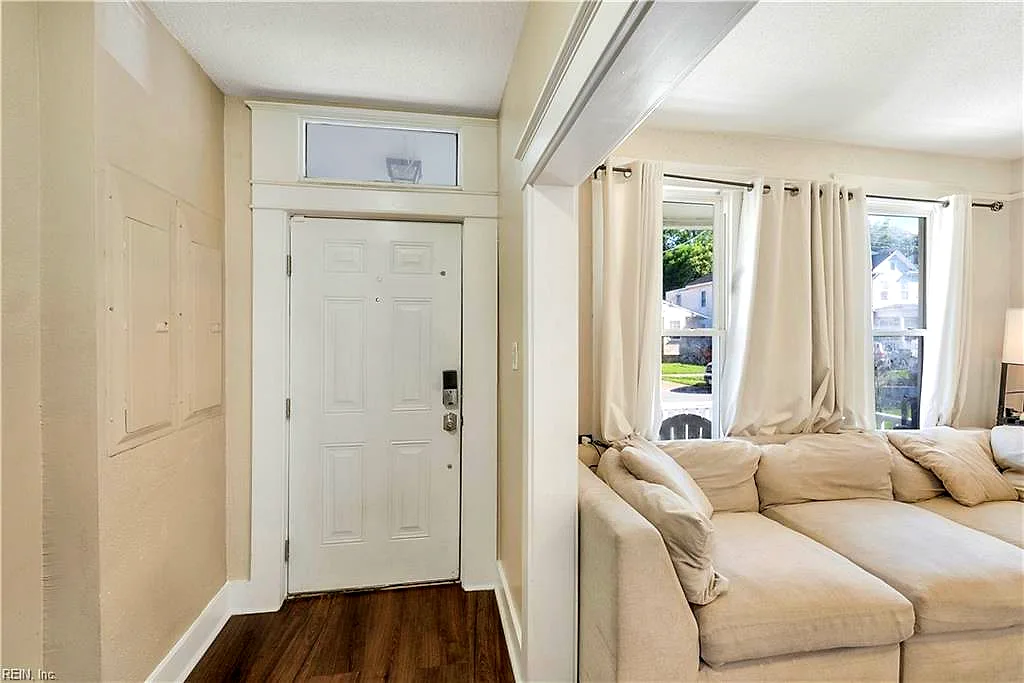 2427 West Ave, Norfolk — photo