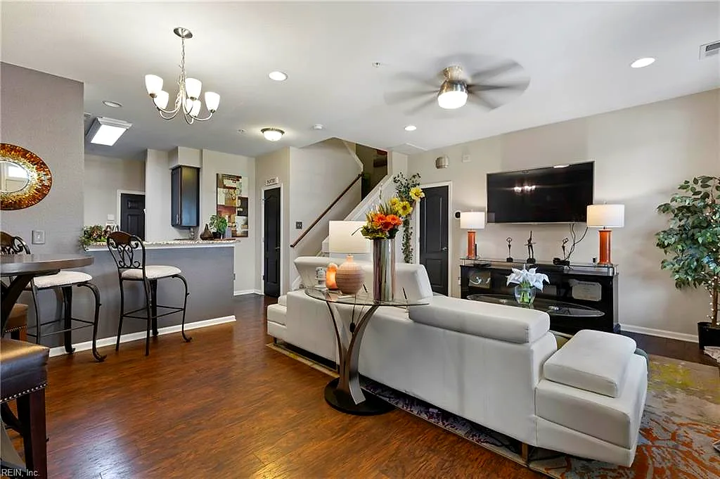 309 Waterside Dr #37, Hampton — photo