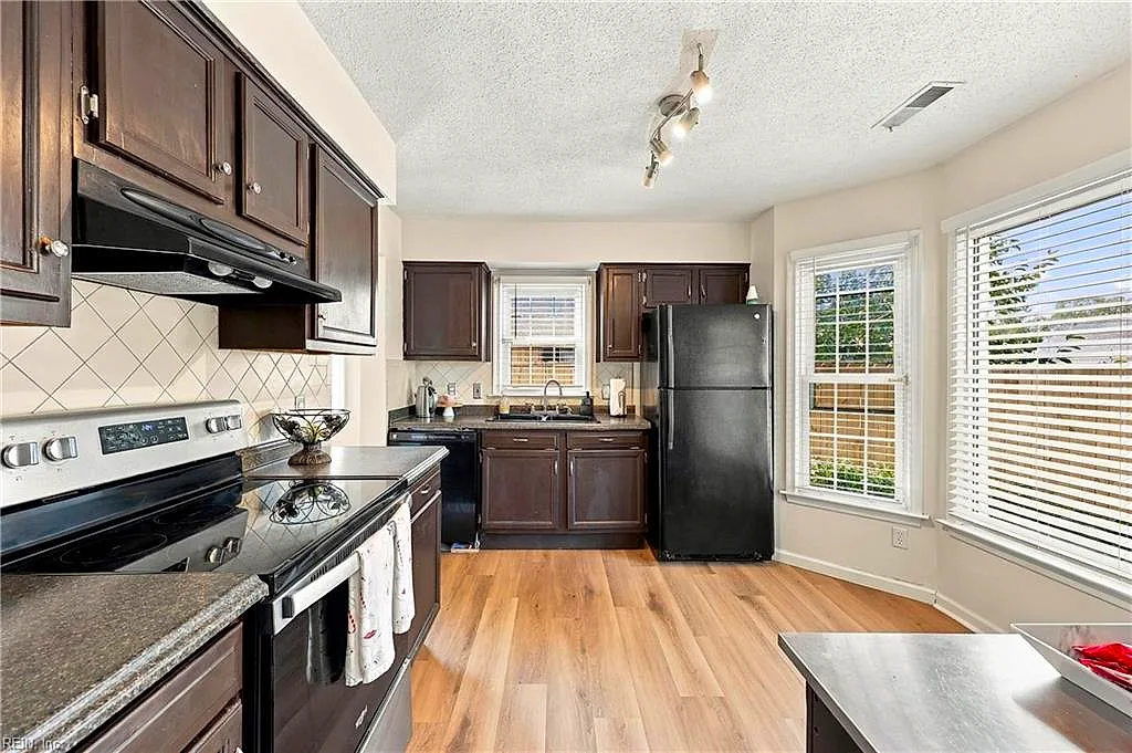 1433 Brookwood Pl, Virginia Beach — photo