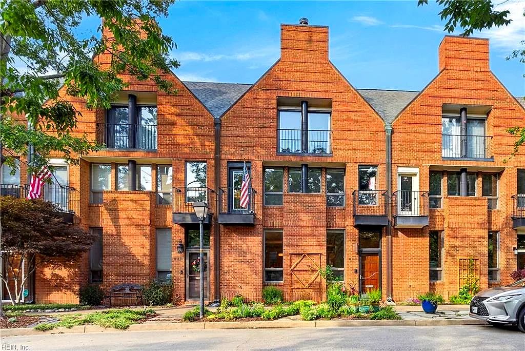 915 Botetourt GDNS, NORFOLK VA 23507
